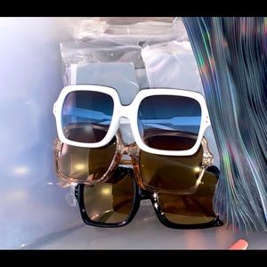 Large-sized lux shades! Go run your errands or step out to do anything in these!